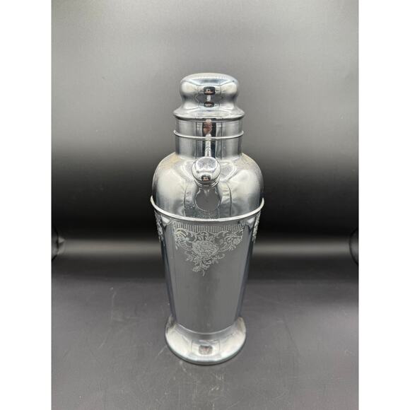 Vintage Polished Chrome Cocktail Shaker With Curved Handle-Grapevine - Picture 3 of 6